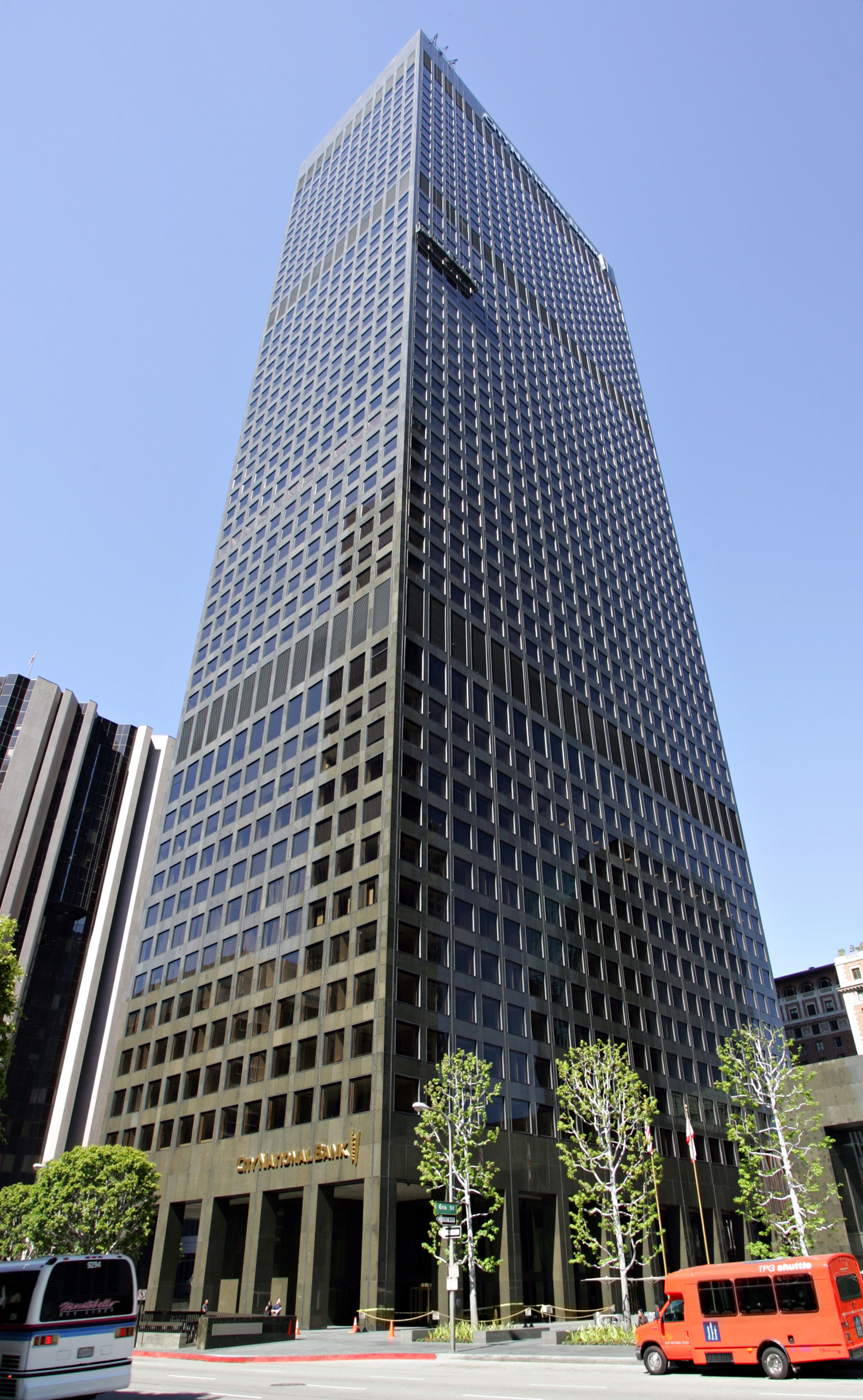 City National Tower, Los Angeles - View from South Flower Street. © Mathias Beinling